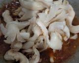 Foto langkah ke 4 dari resep Tumis Jamur Tiram Pedas Daun Jeruk.