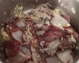 Foto del paso 3 de la receta: 🦑🍾Chipirones a la sidra con almejas y patatas💙💛