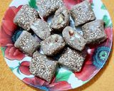 तिल मावा रोल (Til mawa roll recipe in Hindi) रेसिपी चरण 12 फोटो