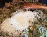 Foto del passaggio 5 della ricetta Orecchiette di grano arso con cime di rapa e salsiccia