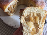 Brioche con mele caramellate