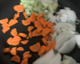 Foto del paso 1 de la receta: Espaguetis con boloñesa con las pelotas del cocido (aprovechamiento)