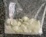 Foto del paso 1 de la receta: Tortilla de huevo con cebolla blanca