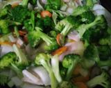 Foto langkah ke 5 dari resep Capcai Sayur Sosis Bakso.