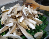 Foto del paso 1 de la receta: Pasta con setas y espinacas