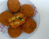 A picture of step 7 of Cheese & paneer stuffed aloo cutlets.