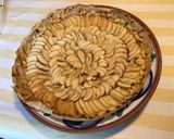Une image de l'étape 8 de Maxi tarte aux pommes du jardin et miel d Algarve pâte brisée au cassis.