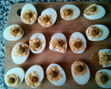 Foto del paso 12 de la receta: Huevos rellenos súper fáciles y deliciosos