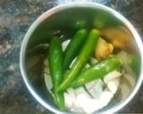 A picture of step 3 of South indian style ridge gourd chutney.