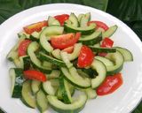 Foto langkah ke 3 dari resep Sautéed cucumber tomato.