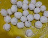 Hình bước làm 3 của món Chè bột lọc bọc heo quay