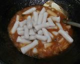 Foto langkah ke 7 dari resep Topokki Asam Manis.