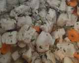 Tárkonyos csirke ragu leves recept fázis 2 fotója