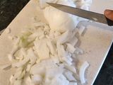 Espaguetis de calabacín con pollo y garbanzos