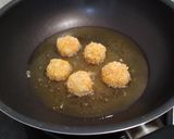 Foto langkah ke 5 dari resep Macaroni cheese ball.