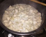 Hagymás csirkekockák héjában főtt burgonyával - egytál recept fázis 2 fotója