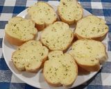 Foto langkah ke 4 dari resep Garlic Bread.