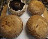 Foto del paso 1 de la receta: Champiñones gigantes rellenos, con espárragos a la mantequilla de limón