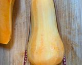 Une image de l'étape 1 de Butternut façon Hasselback rôti aux herbes et miel.