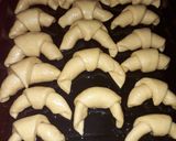 Foto del paso 3 de la receta: Medialunas rellenas de dulce de leche