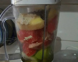 Foto del paso 4 de la receta: Licuado de ananá, pomelo rosado y manzana verde
