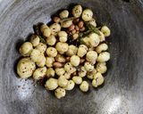 A picture of step 5 of Rostaed Makhana.