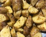 Hình bước làm 3 của món Khoai Tây Nướng Bơ Tỏi & Phô Mai- Roasted Garlic Butter Parmesan Potatoes 🥔 🧄 🧀 🧈