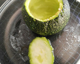 Foto del paso 2 de la receta: Calabacín luna relleno de tomate y soja texturizada