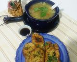 A picture of step 8 of Garlic bread with soup.