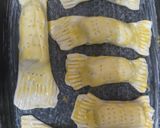 Gambar langkah 8 resipi Banana Puff.