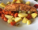 A picture of step 3 of Honey salmon.