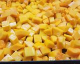 Foto del paso 2 de la receta: Calabaza - Anco batata en cubos al horno con salsa de queso