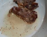 Foto del paso 4 de la receta: Bifecitos con salvia y crudo (saltimbocca)