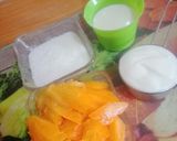 A picture of step 1 of Papaya Lassi.