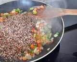 Foto del paso 2 de la receta: Porotos mung con quinoa tricolor