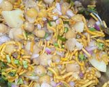 A picture of step 4 of Bhel Puri Chaat.