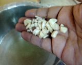 A picture of step 4 of Aloo Palak Ki Bhujya.