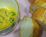 Hình bước làm 1 của món Cá hộp sốt cà xào hành tây
