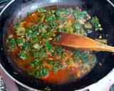 Foto del paso 7 de la receta: Alubias pintas con acelgas y sofritada de hojas de acelgas