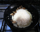 Foto del paso 7 de la receta: Arroz cremoso con conejo y setas #cocinandonuestrasraices