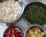 A picture of step 1 of Cauliflower sabji.