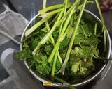 A picture of step 2 of Thai Green Curry Noodles.