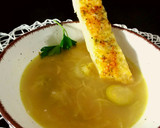 Foto del paso 2 de la receta: Sopa de cebolla con coles de Bruselas