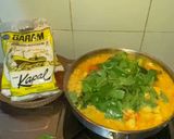 Foto langkah ke 6 dari resep Oseng Ayam Bumbu Pepes.