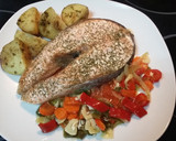 Foto del paso 7 de la receta: Salmón a la pimienta con verduras y patatas