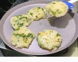 A picture of step 5 of Sabudana Tikki.