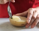 Foto del paso 1 de la receta: Huevos con papa y queso