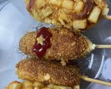 Hình bước làm 4 của món Hotdog xúc xích phô mai hàn quốc