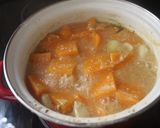 Foto del paso 2 de la receta Crema de calabaza con cuajo, guisantes y piñones