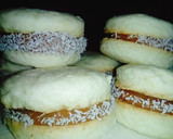 Foto del paso 1 de la receta: Alfajores de maicena con aceite, riquísimos!!